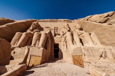 Girişinde Mısır Abu Simbel Tapınağı en önemli Tapınağı ramses için adanmış ikinci
