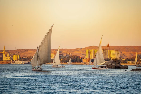Günbatımı Luxor Mısır Nil