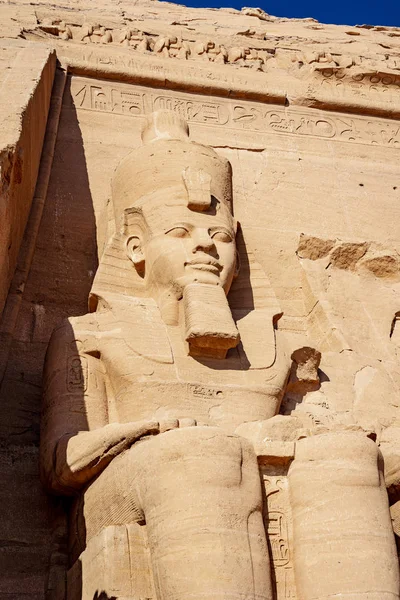 Ramss 番目またはエジプトのアブ Symbel で偉大なラムセスの像 — ストック写真