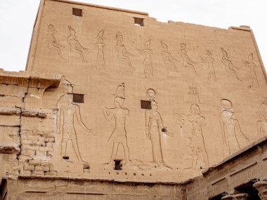 Temple Edfu tapınak da bilinen Horus kalın duvarlar / Idfu