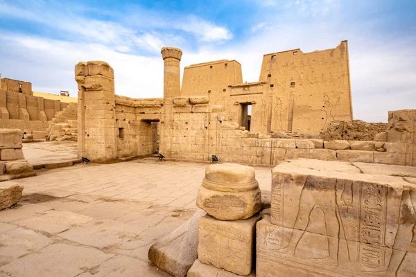 エジプト エドフのホルス神殿の遺跡 — ストック写真