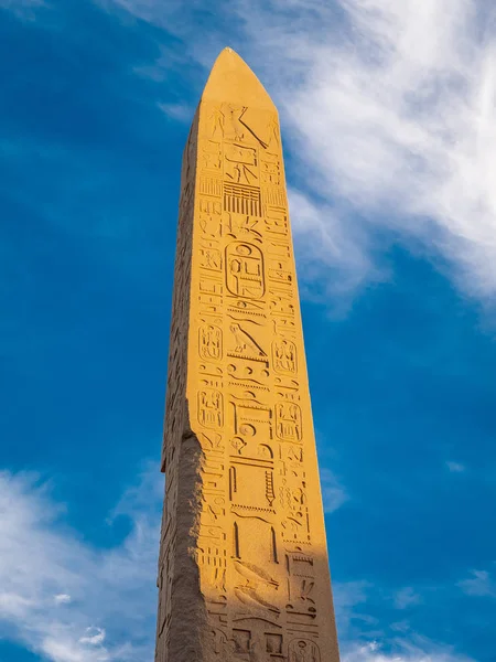 Egyptische Obelisk Karnak Zonsondergang Licht — Stockfoto
