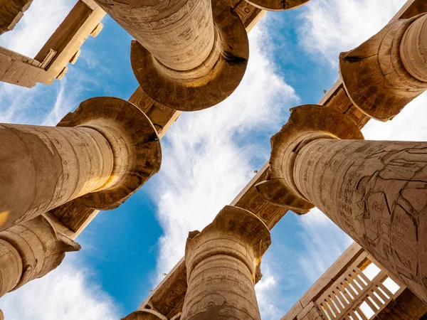 Grande Salão Hypostyle Com Nuvens Nos Templos Karnak Luxor Thebes — Fotografia de Stock