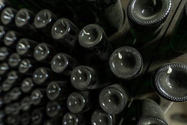 Köpüklü şarap (şampanya) bir şaraphane geleneksel yöntem ile yapılan