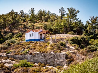 Thasos kasaba limenas yanında küçük kilise