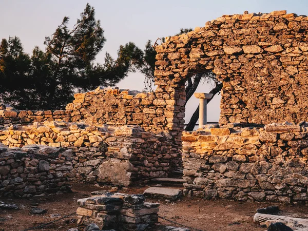 Aliki antik sitesinde, mermer bağlantı noktası Thasos Island, Yunanistan'ın kalıntıları.