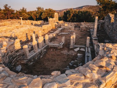 Ben kalıntıları Aliki bağlantı (Aliki Mermer bağlantı noktası), eski bir Rum Kilisesi