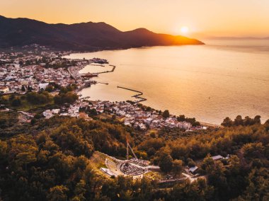 Limenas kente bakan Akropolis'e batımında Thassos Adası 