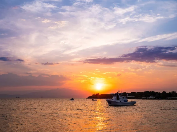 Sonnenuntergang auf der Insel Thasos mitten in der Sommersaison — Stockfoto