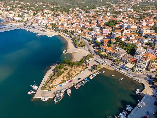 Другою за значимістю гавань на острові Thasos, Ліменарія порт — стокове фото