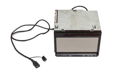 beyaz zemin üzerinde araç radyosu