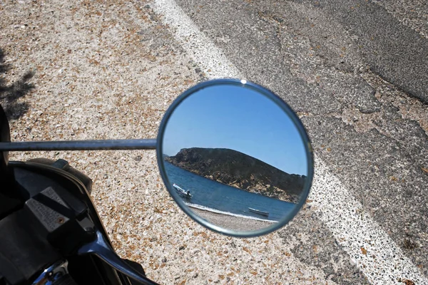 Reflejo Una Playa Espejo Lateral Scooter Verano — Foto de Stock