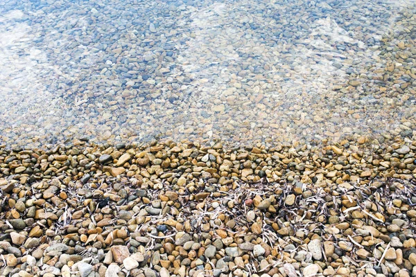 Θέα Στη Θάλασσα Και Πέτρες Στην Όμορφη Παραλία Στο Νησί — Φωτογραφία Αρχείου