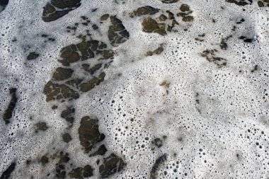 Bir deniz manzarası, Pasifik Okyanusu, dalgalar ve köpükler ve sıçrama, Malibu, Kaliforniya bir görünüm