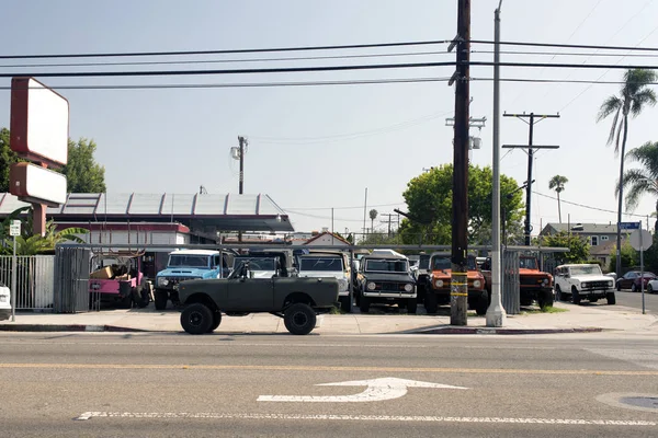 ヴェネツィア カリフォルニア州の駐車場でビンテージの Suv 車の表示 — ストック写真