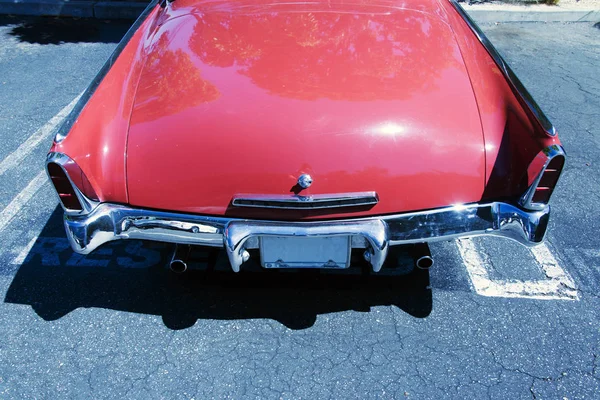 サンタモニカー カリフォルニア州の駐車場でクラシック ヴィンテージ コレクターの車 — ストック写真