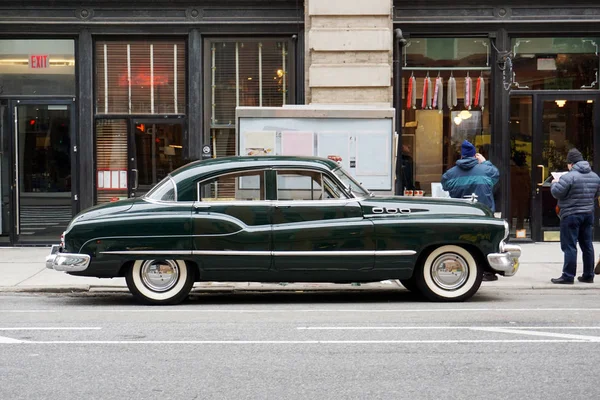 Uma Vista Carro Vintage Clássico Rua Nyc Imagem De Stock