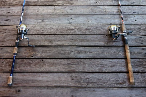 Dos Cañas Pescar Sobre Fondo Madera —  Fotos de Stock