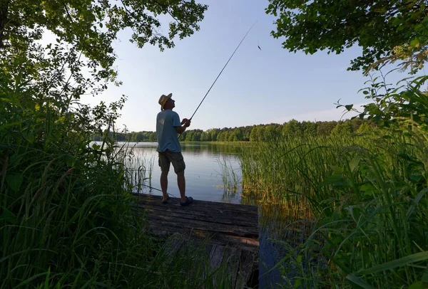 Pêcheur Attraper Poisson Pendant Journée Ensoleillée — Photo