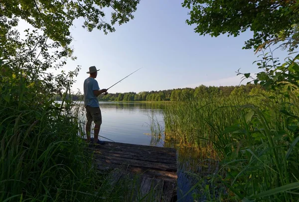 Fischer Fangen Den Fisch Sonnigen Tagen — Stockfoto