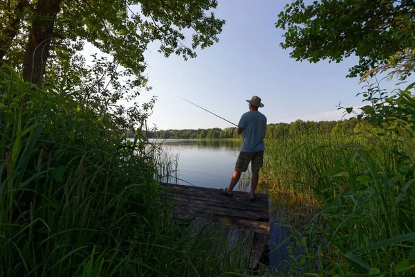 Fischer Fangen Den Fisch Sonnigen Tagen — Stockfoto