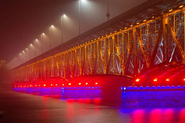 Ponte Iluminada Plock Noite Nebulosa Polônia — Fotografia de Stock