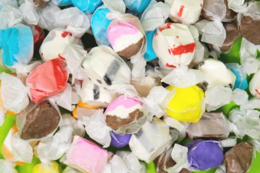 Sarmalayıcı, bonbon şekerler grup yukarıdan görüntülemek 