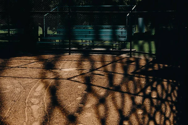 Ogrodzenia Dugout i baseball pole — Zdjęcie stockowe