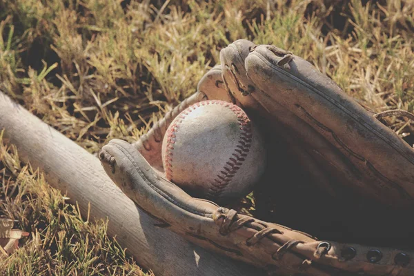 Vintage usato attrezzature da baseball . — Foto Stock