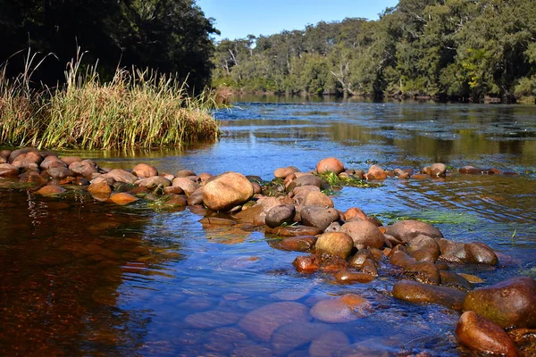 Een Australische Rivier Met Een Rotsformatie — Stockfoto