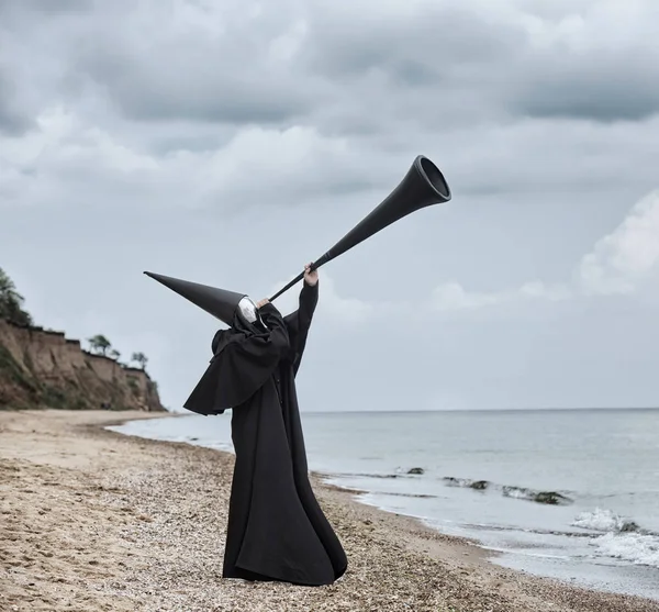 Strange Figure Black Cloak Mirror Face Seaside Blowing Big Tube — Stock Photo, Image