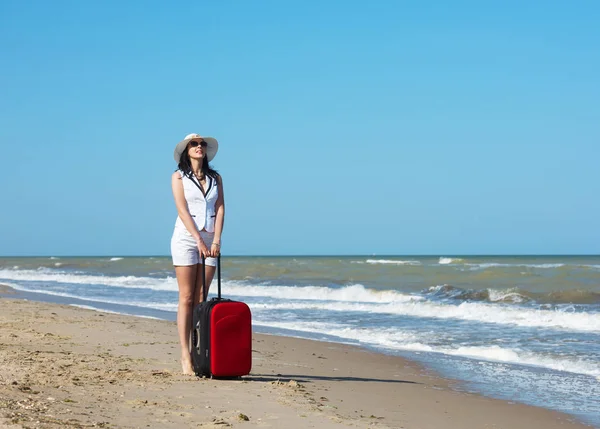 Joven Hermosa Mujer Durante Las Vacaciones Junto Mar — Foto de Stock