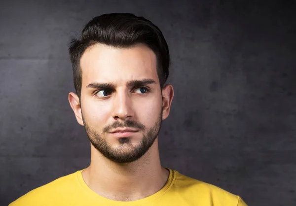 Portrait Thoughtful Young Man Standing Wall — Stock Photo, Image