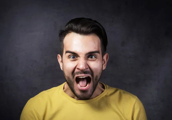 Retrato Hombre Joven Enojado —  Fotos de Stock