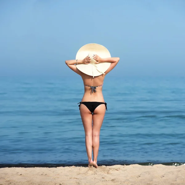 Happy Woman Enjoying Beach Relaxing Joyful Summer Blue Water Beautiful — Stock Photo, Image