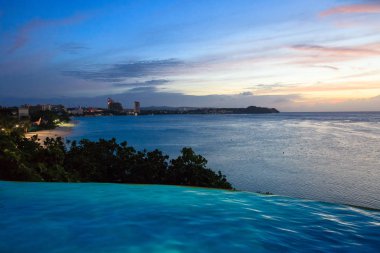 Guam hevesli ışıkları