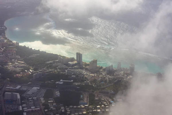 Guam bulutlar gökyüzünde