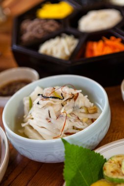 Kore geleneksel su kimchi