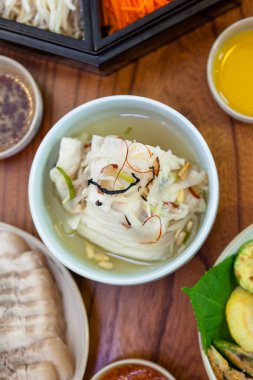 Kore geleneksel su kimchi