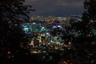 Namsan gece görünümü