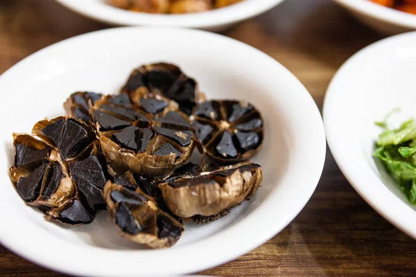 Siyah sarımsak yan yemekler Kore geleneksel gıda