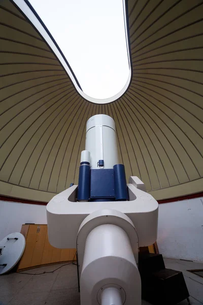 韓国で望遠鏡の観測 — ストック写真