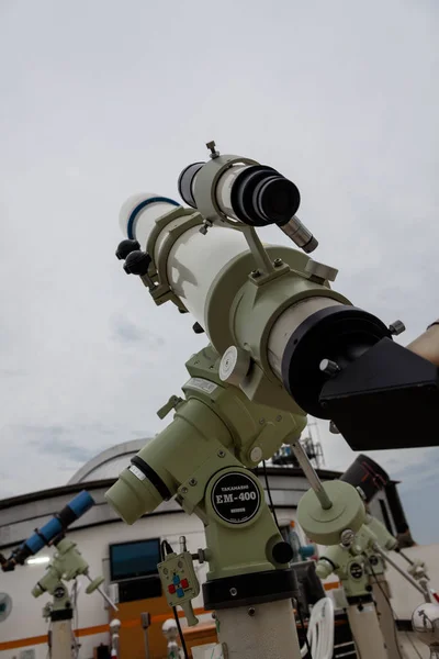 韓国で望遠鏡の観測 — ストック写真