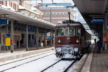 İsviçre'nin karlı soğuk Garı