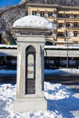 İsviçre soğuk kar kış sokak