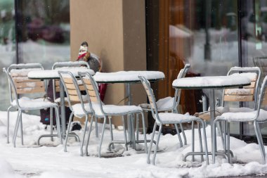 İsviçre soğuk kar kış sokak