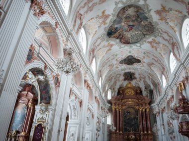 İsviçre'nin soğuk kış Snowy Katedrali