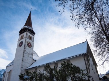 İsviçre'nin soğuk kış Snowy Katedrali