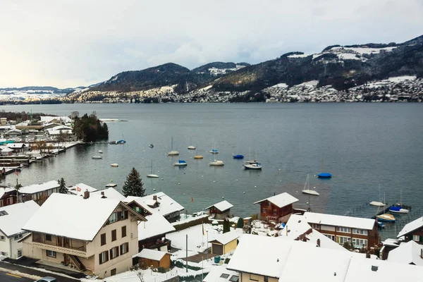 Een Koude Besneeuwde Dorp Zwitserland — Stockfoto