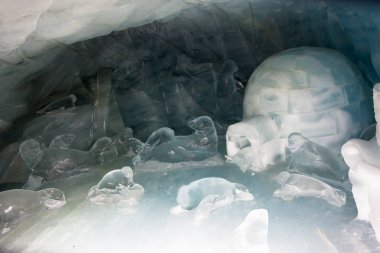Buzdan bir saray Jungfrau, İsviçre